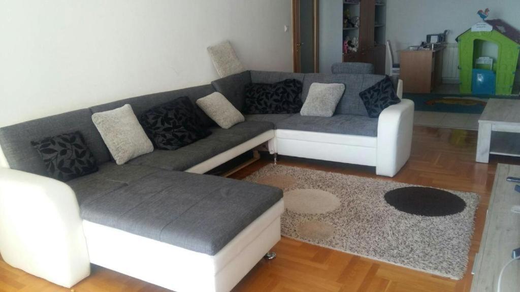 Apartman Gina Apartment *